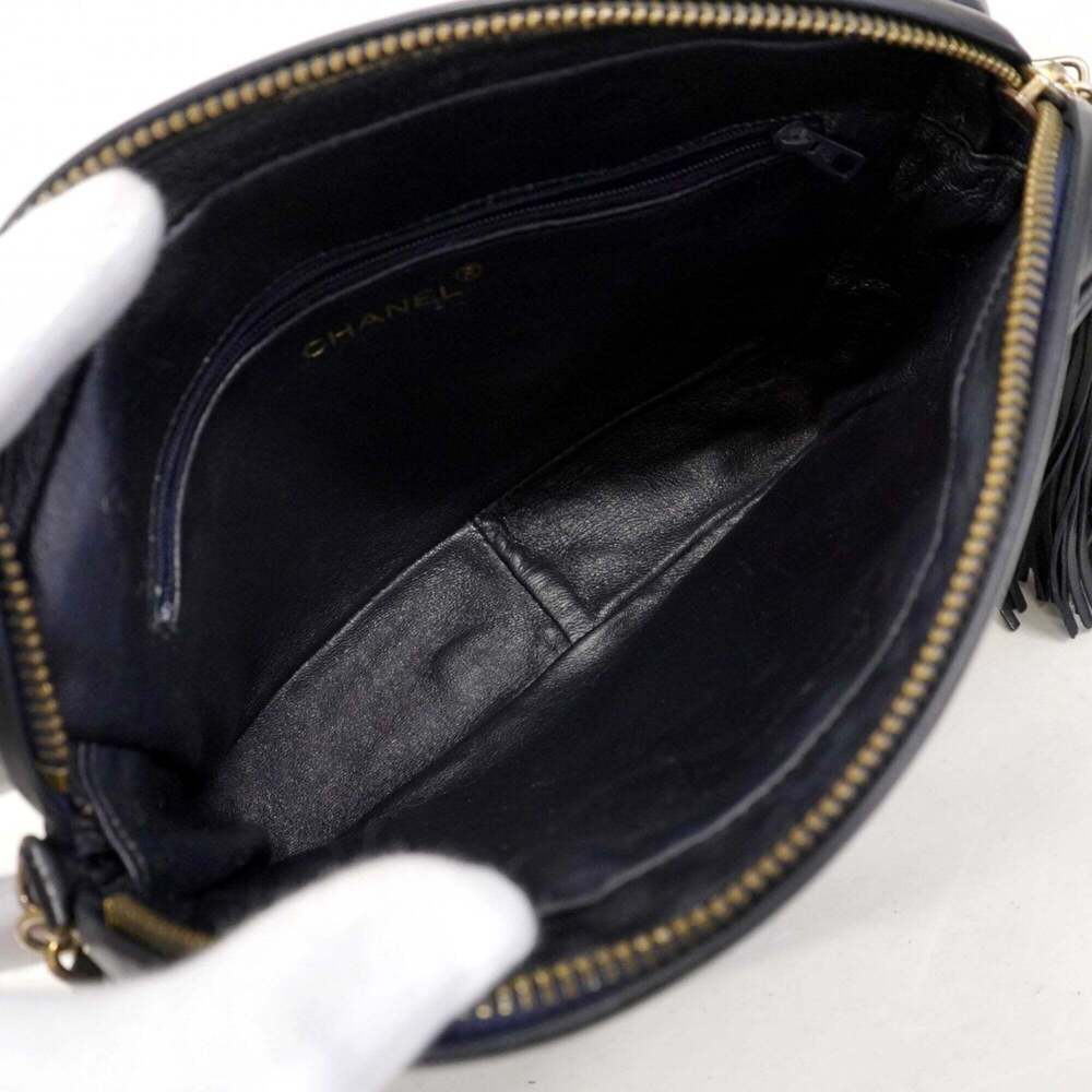 CHANEL Black Lambskin Leather Shoulder Bag - Picture 4 of 11